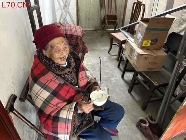 99岁独居老人突然说舍不得死了 从“活不下去”到“舍不得死”