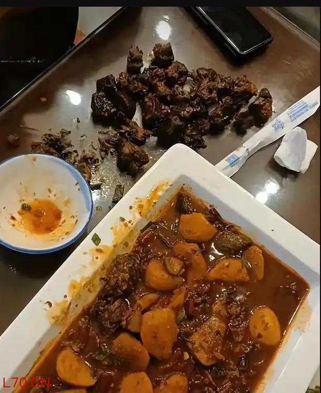 黄焖鸡有24块鸡头商家说法为何不一