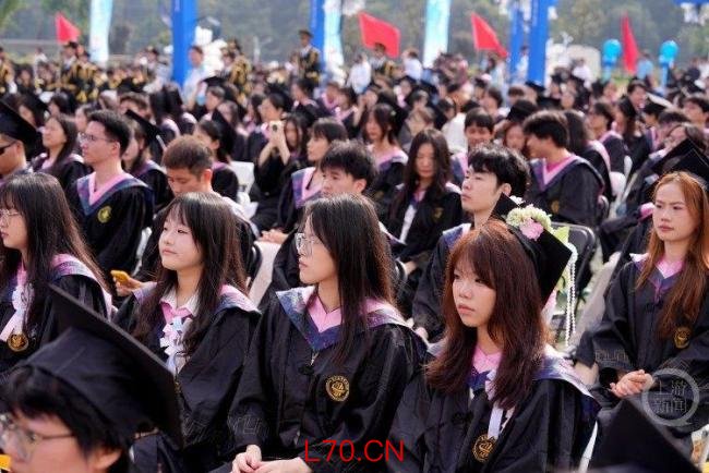 校长毕业典礼上讲“什么是幸福”