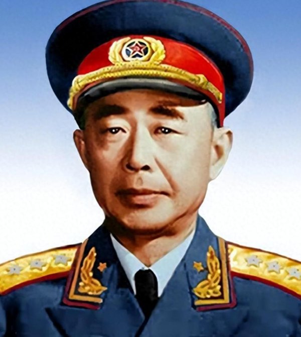陈明仁出任55军军长后, 有职无权被排挤, 毛主席: 安排个政委!